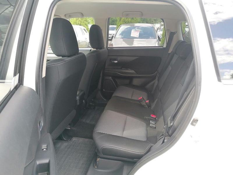 Mitsubishi Outlander (2017) 2.2DI-D 4WD 132kW ČR - fotka 8 z 19
