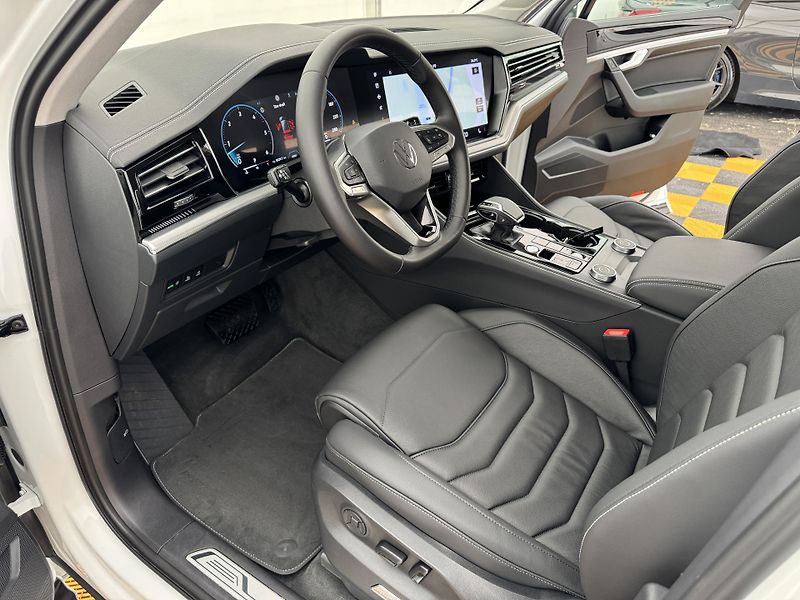 Volkswagen Touareg 3.0Tdi*1-MAJ*DPH*ELEGANCE* - fotka 7 z 43