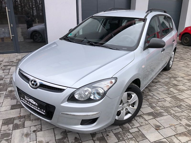Hyundai i30 (2009) 1.4 16V - fotka 2 z 33
