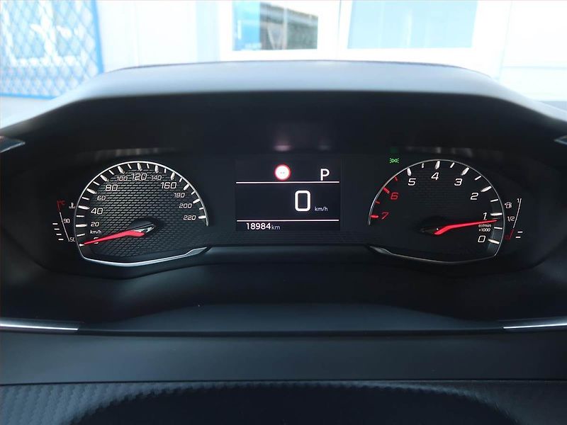 Peugeot 2008 (2022) Active Pack 1.2 PureTech - fotka 11 z 18