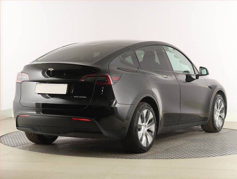Tesla Model Y (2023) Long Range AWD 79kWh, SoH 95% - fotka 5 z 33