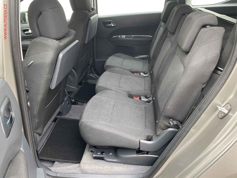 Peugeot 5008 (2011) 1.6 HDi, AC, temp - fotka 10 z 15