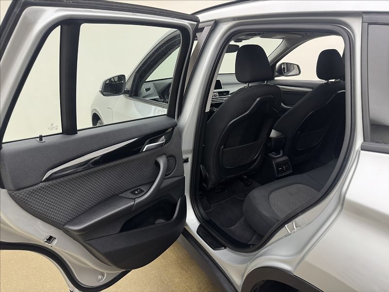 BMW X1 2,0 18d AUTOMAT SERVIS ČR - fotka 38 z 44