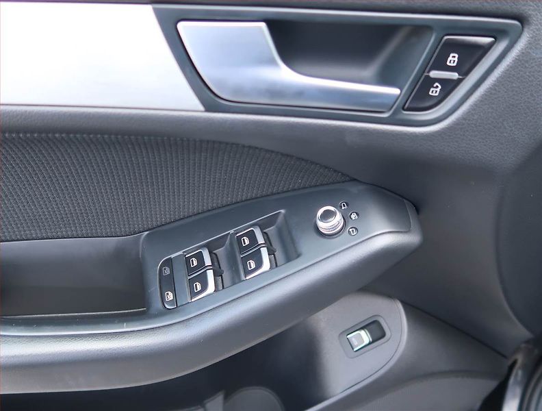 Audi Q5 (2016) S line 2.0 TDI, 4X4, Automat - fotka 16 z 19