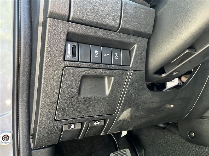 Isuzu D-Max 1,9 Double Cab  6A/T V-Cross M - fotka 15 z 28