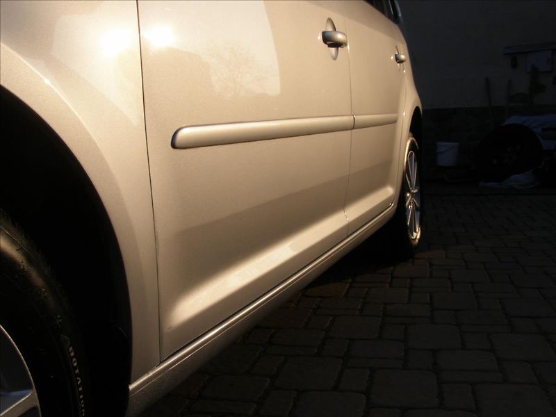 Volkswagen Touran 1,2   77KW REZERVACE - fotka 11 z 39