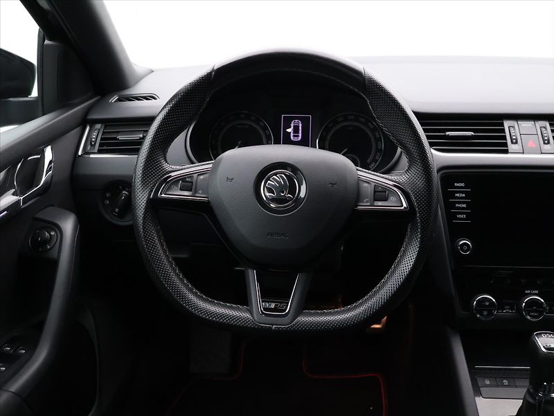 Škoda Octavia RS 2,0 TDI 135kW DSG LED 1.Maj - fotka 15 z 27