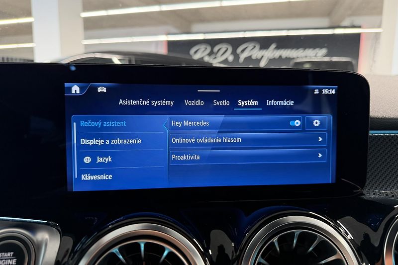 Mercedes-Benz GLB (2024) GLB 200d 4Matic AMG Line - fotka 61 z 63