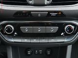 Hyundai i30 (2018) 1.4T-GDi, 2.maj,ČR, AC, park - náhled 16