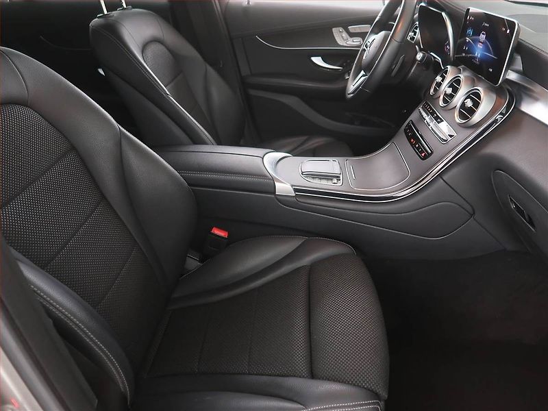 Mercedes-Benz GLC (2022) 300 de 4MATIC - fotka 9 z 23