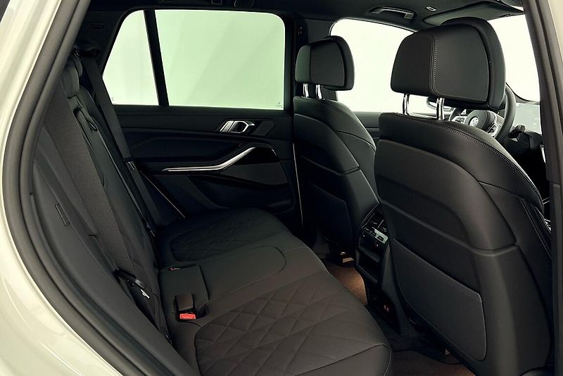 BMW X5 xDrive30d - fotka 14 z 28