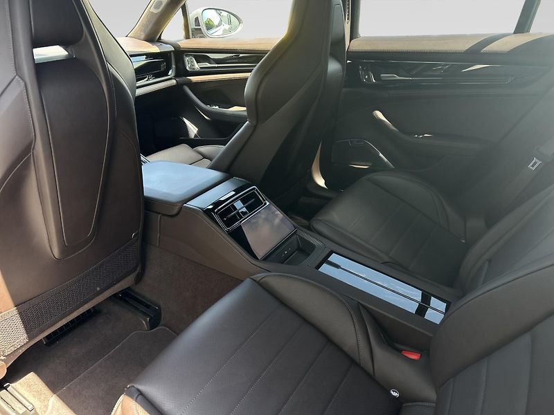 Porsche Panamera (2025) Turbo S E-Hybrid - fotka 23 z 29