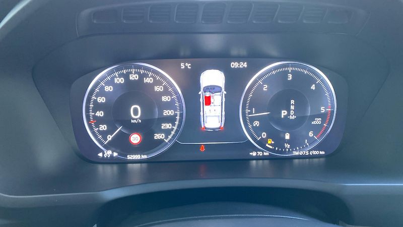 Volvo XC90 INSCRIPTION, B5 AWD, 173+10 kW - fotka 16 z 33