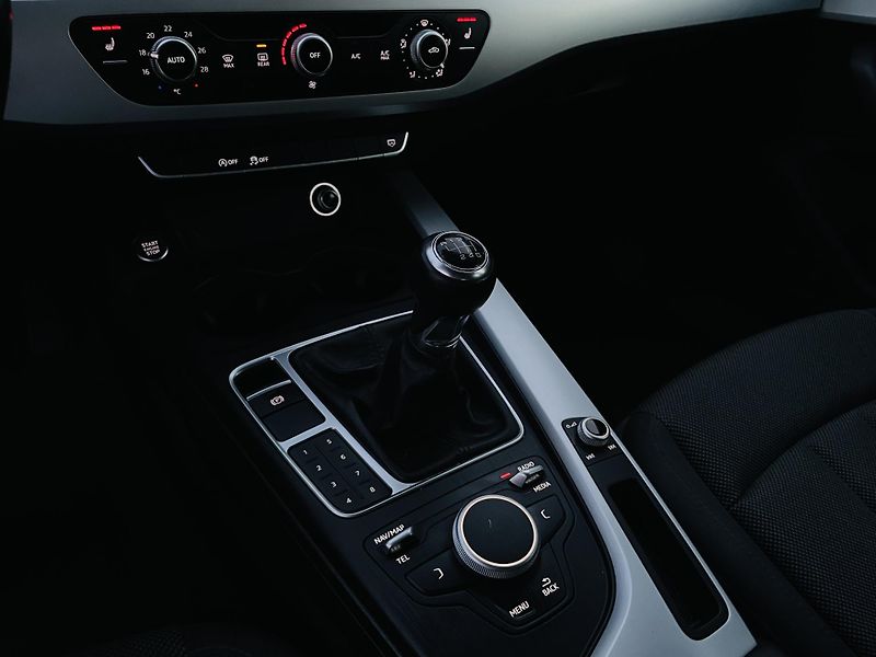 Audi A4 1.4TFSI MANUÁL TAŽNÉ SERVISKA - fotka 37 z 43