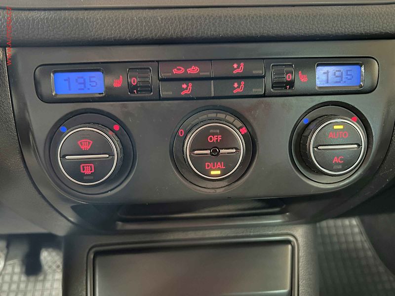 Volkswagen Tiguan (2011) 2.0TDi, DSG - fotka 14 z 15