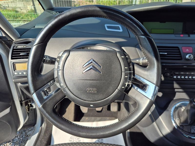 Citroën C4 Picasso 1.6HDi 80kW - Nová STK - fotka 13 z 26
