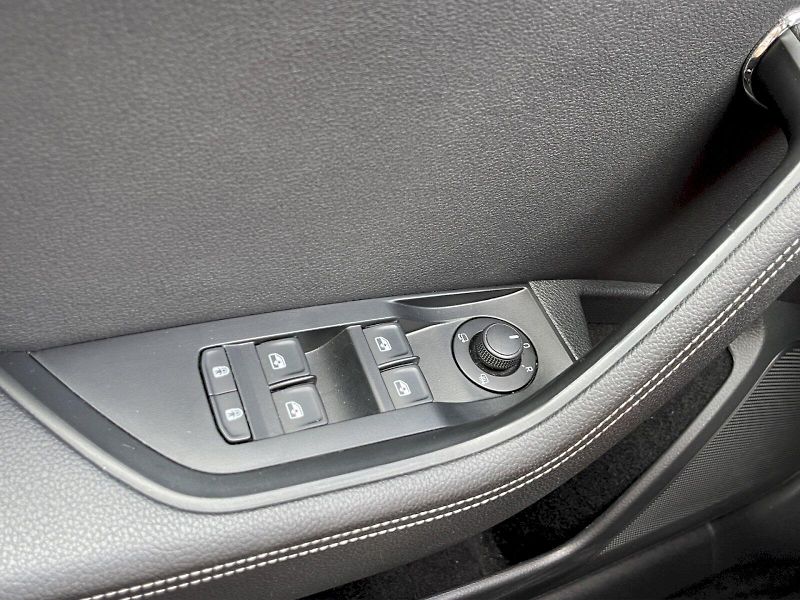 Škoda Superb (2023) 2.0 TDI 147kW DSG Style Plus c - fotka 23 z 34
