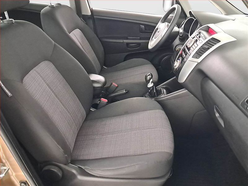 Kia Venga (2011) 1.4 CVVT, Tempomat - fotka 9 z 16