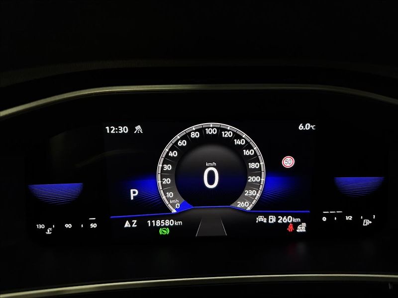 Volkswagen T-Roc R-LINE ACC NEZ-TOP 2XALU DPH - fotka 18 z 46