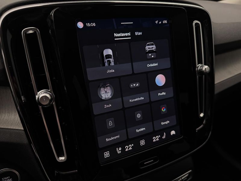 Volvo XC40 B4 AWD ULTIMATE CZ - fotka 35 z 49