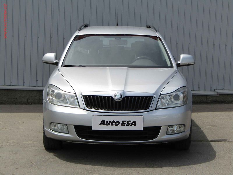 Škoda Octavia (2012) 2.0TDi, ČR, DSG, STK4/28 - fotka 2 z 20