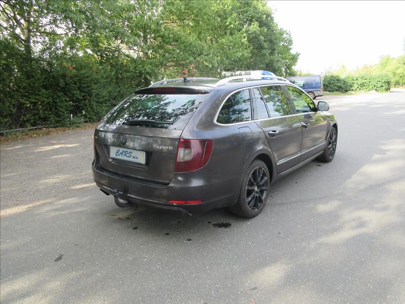 Škoda Superb 2,0 TDi Závada Přev. Panorama - fotka 9 z 30