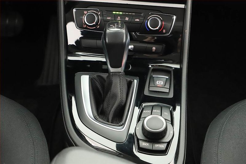 BMW Řada 2 (2016) 218i Gran Tourer, Automat - fotka 10 z 13