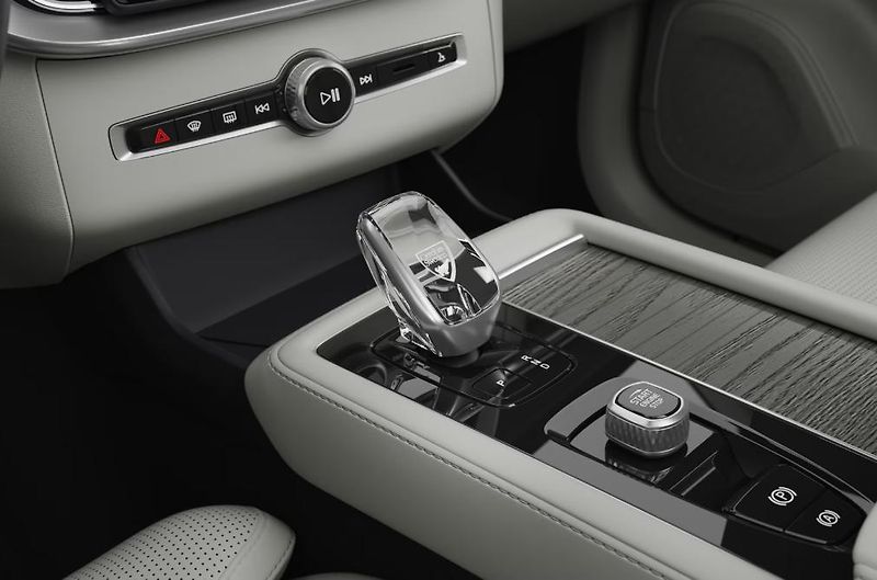 Volvo XC90 (2025) B5 PLUS BRIGHT - fotka 11 z 11