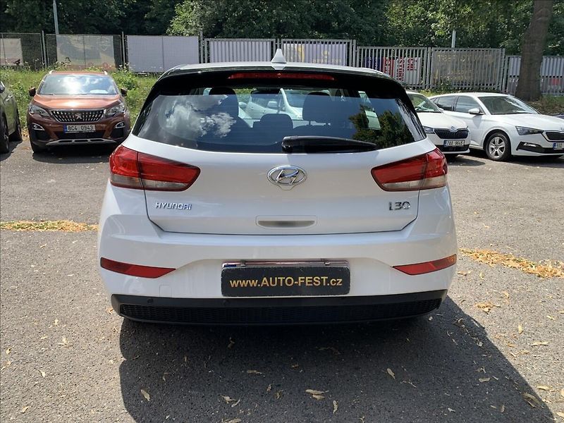 Hyundai i30 1,5 i,ČR,SERVISKA,1.MAJ - fotka 7 z 20