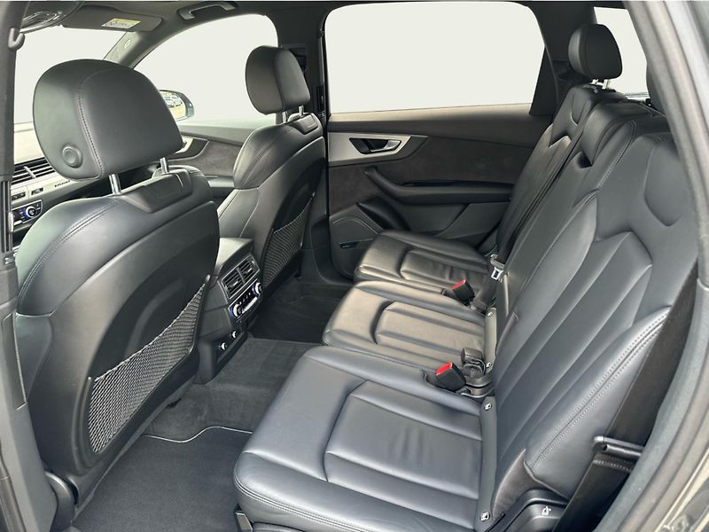 Audi Q7 3.0 TDI Quattro S-Line 7míst - fotka 12 z 27