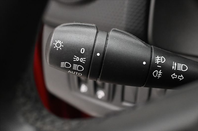 Renault Clio 0,9 TCE 66 kW Limited Záruka a - fotka 25 z 29