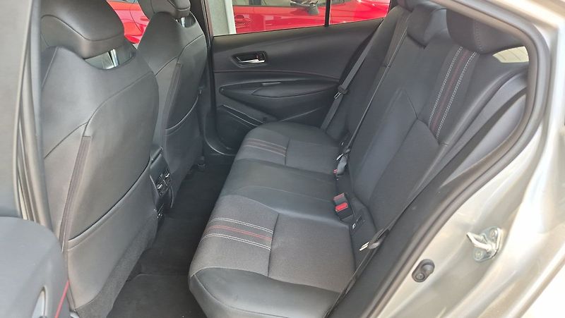 Toyota Corolla SD 1,8 HEV GR Sport - fotka 10 z 25