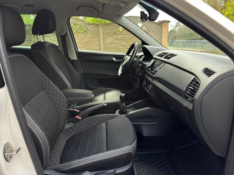 Škoda Fabia 1.0Tsi 70kW 1.MAJ ČR TAŽNÉ  - fotka 18 z 23