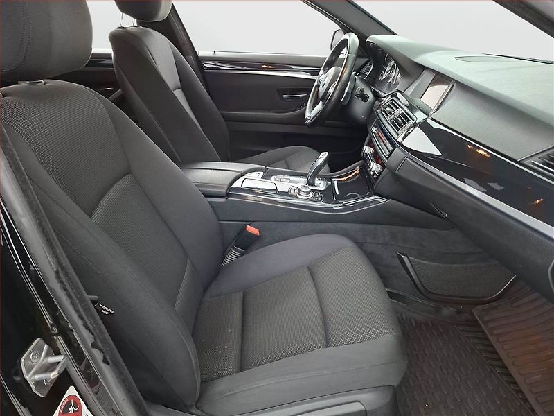 BMW Řada 5 (2014) 520d xDrive, 4X4, Automat - fotka 9 z 21