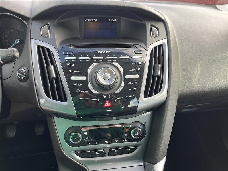 Ford Focus 1,6 TDCi KLIMA ROZVODY SERVIS - fotka 16 z 38