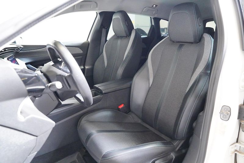 Peugeot 308 - fotka 12 z 30