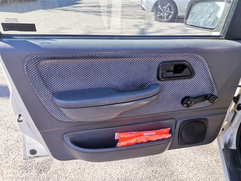 Ford Sierra (1991) 2.0i 74kw CLX Kombi - fotka 9 z 33