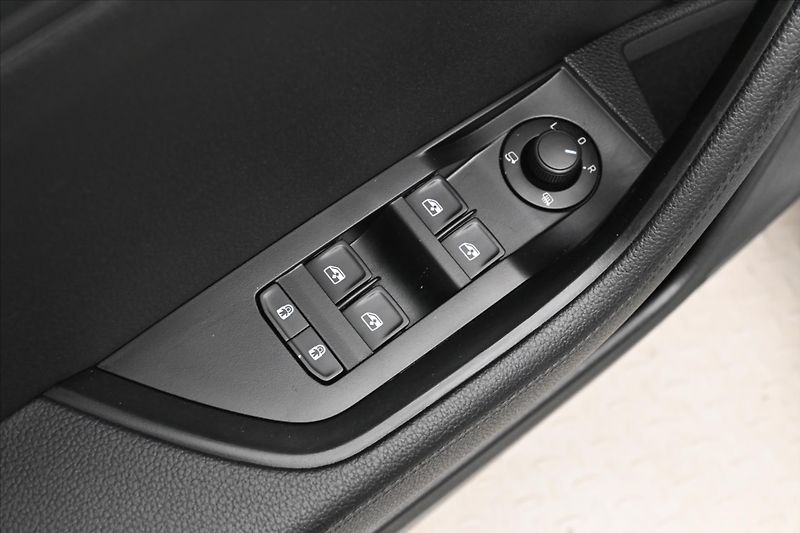 Škoda Superb 2,0 TDI 110 kW DSG Style Záruk - fotka 26 z 33