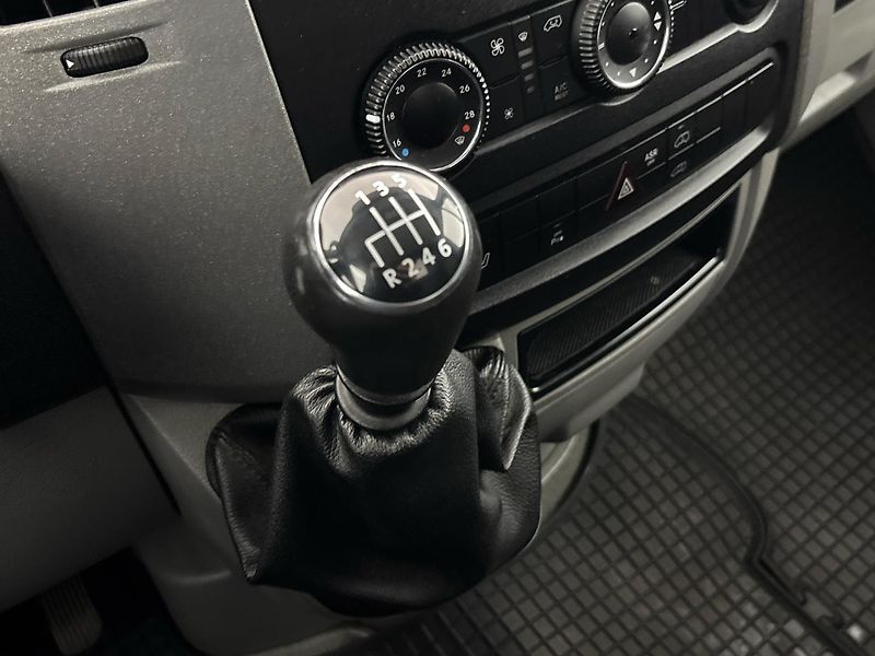 Volkswagen Crafter Skříň skříňový vůz  2,0 TDI - fotka 20 z 24