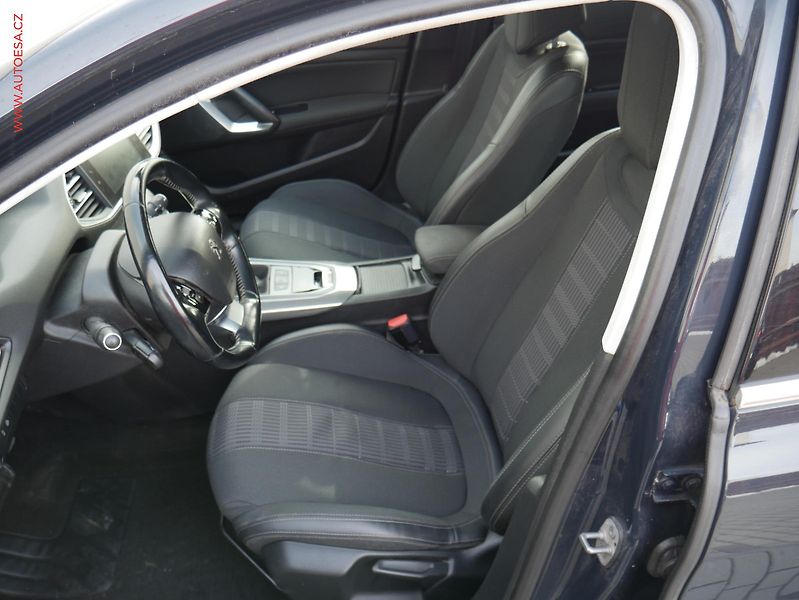 Peugeot 308 (2018) 2.0 HDi, ČR, Allure, AT - fotka 9 z 16