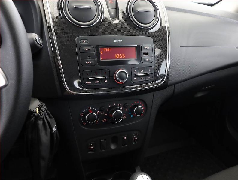 Dacia Logan (2019) 1.0 SCe, Park. senzory - fotka 9 z 15