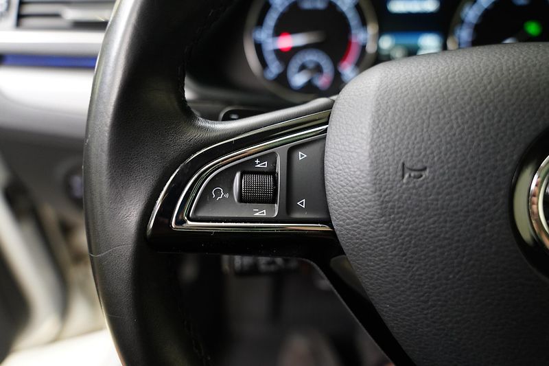 Škoda Superb - fotka 16 z 29