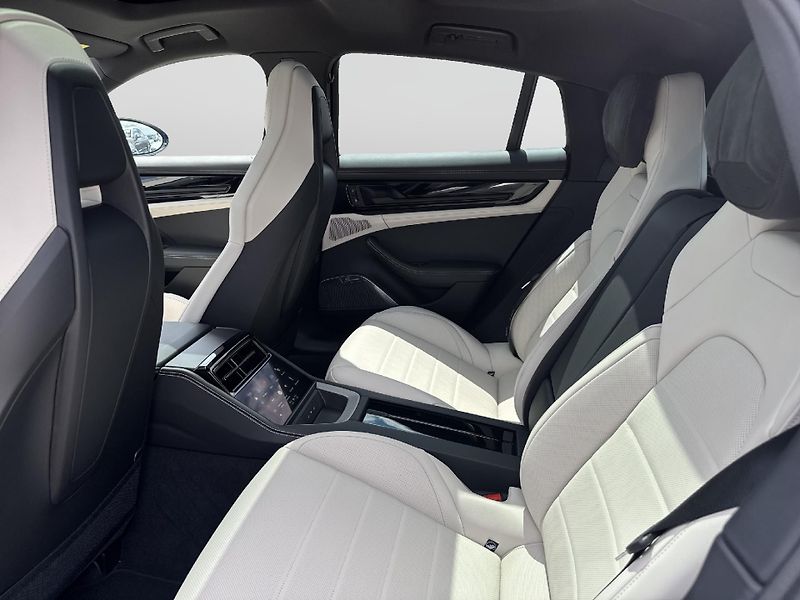 Porsche Panamera 4 E-Hybrid - fotka 18 z 28