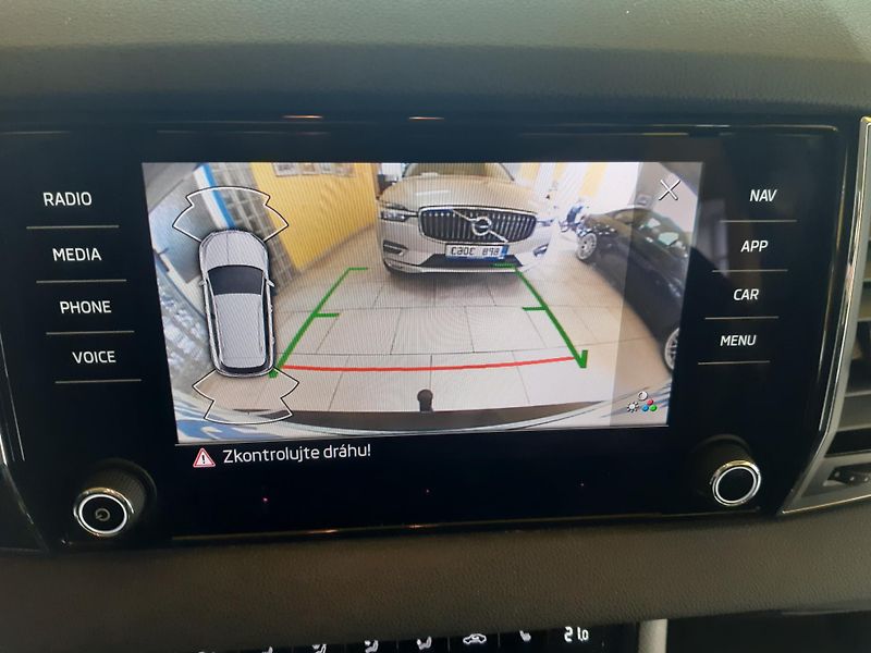 Škoda Karoq 2.0 TDI NAVI LED APP KAMERA - fotka 14 z 31