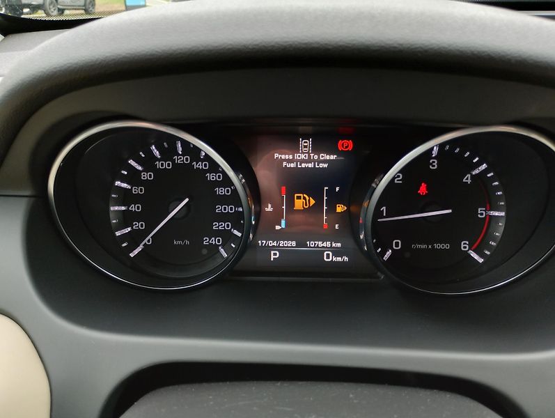 Land Rover Discovery Sport (2016) 2.0 TD4 HSE AWD AUT - fotka 19 z 26