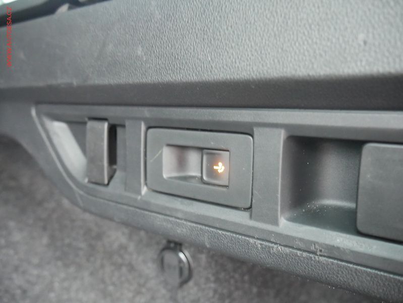 Škoda Octavia (2020) 2.0 TDi, Navi, LED, AC - fotka 20 z 20