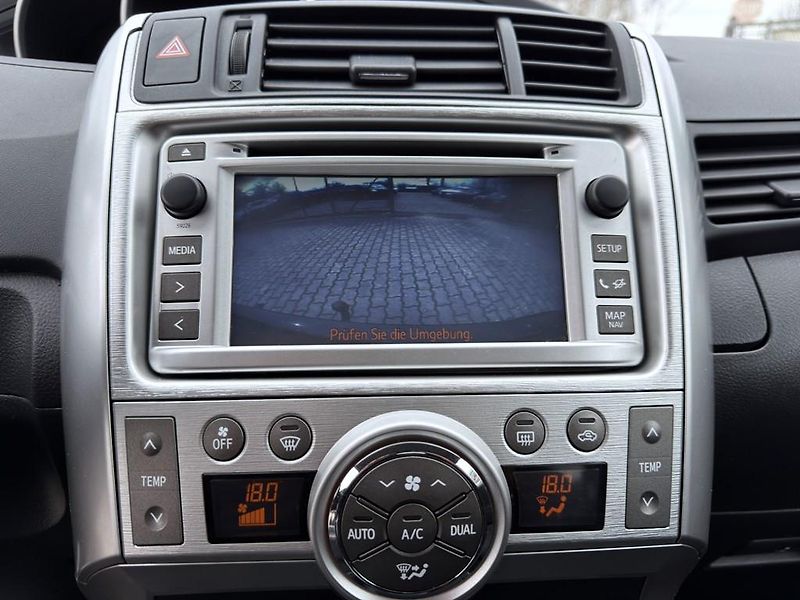 Toyota Verso 1.8i 108 kW navi. serviska - fotka 14 z 19