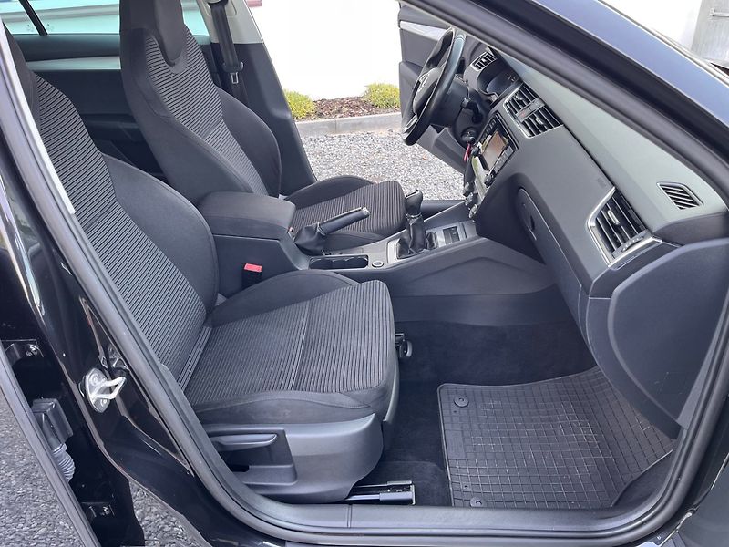 Škoda Octavia (2014) 1.6 TDi 4 x 4 NAVI Sport - fotka 11 z 22