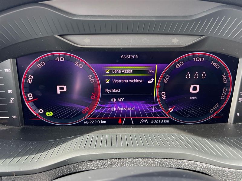 Škoda Karoq 1,5 TSi 110kW 7DSG SPORTLINE - fotka 16 z 34