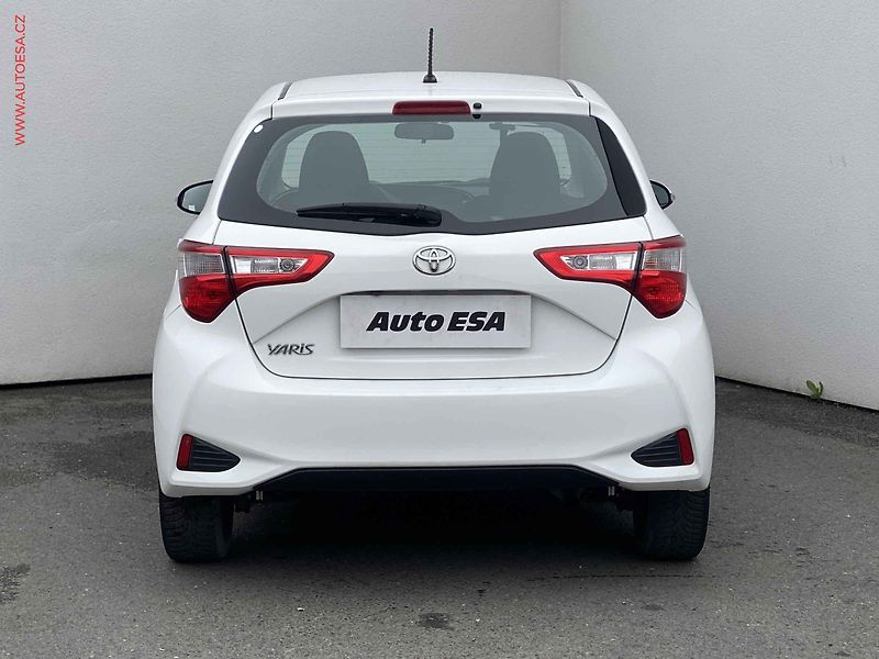 Toyota Yaris (2018) 1.5 i, 2.maj,ČR, servis - fotka 5 z 18